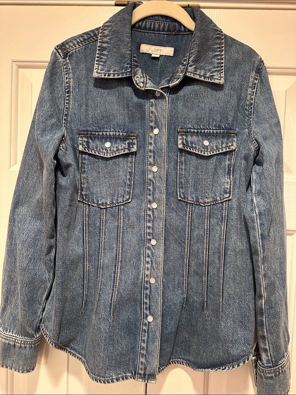 LOFT Denim Button-Front Shirt with Chest Pockets ANWOT size 4
